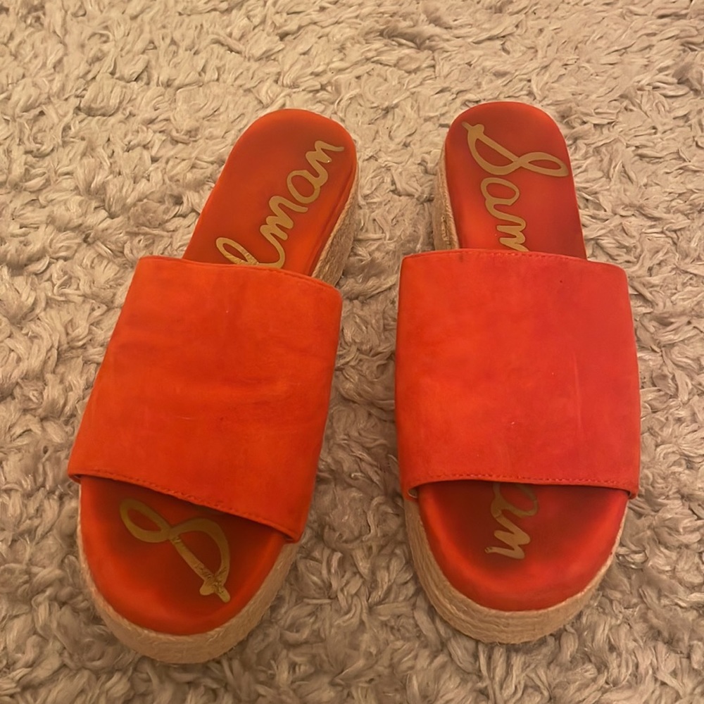 Red platform shoe - Picture 3 of 4